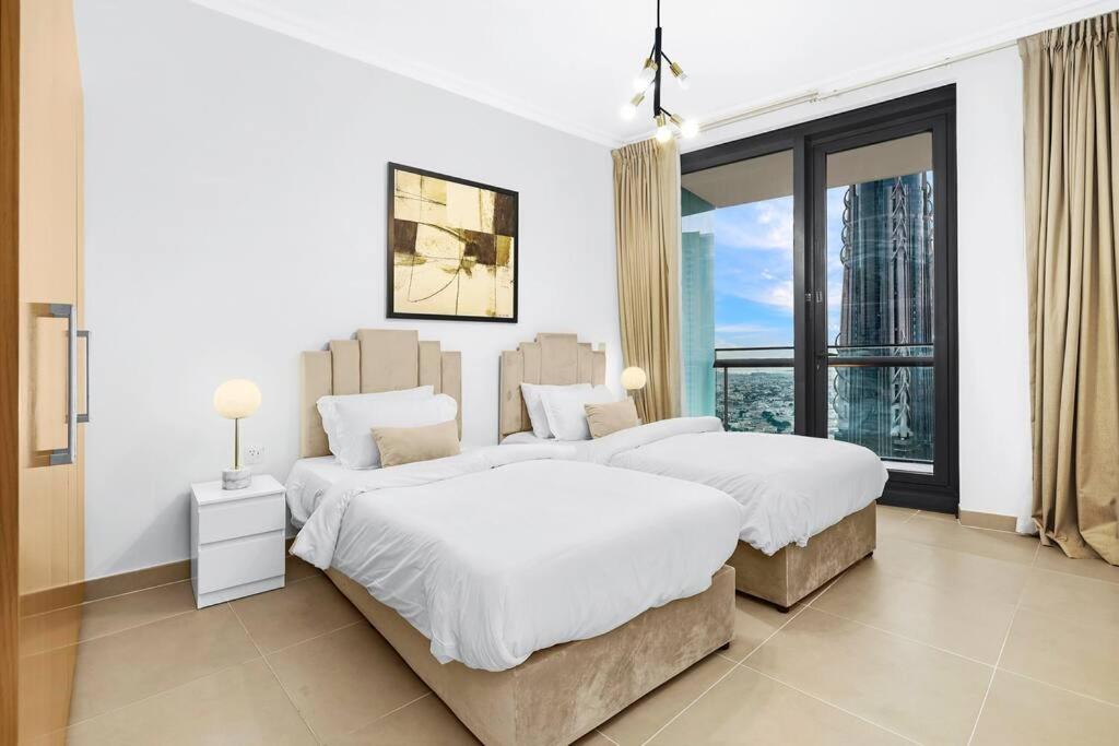 First Class 3br Panoramic Skyline View